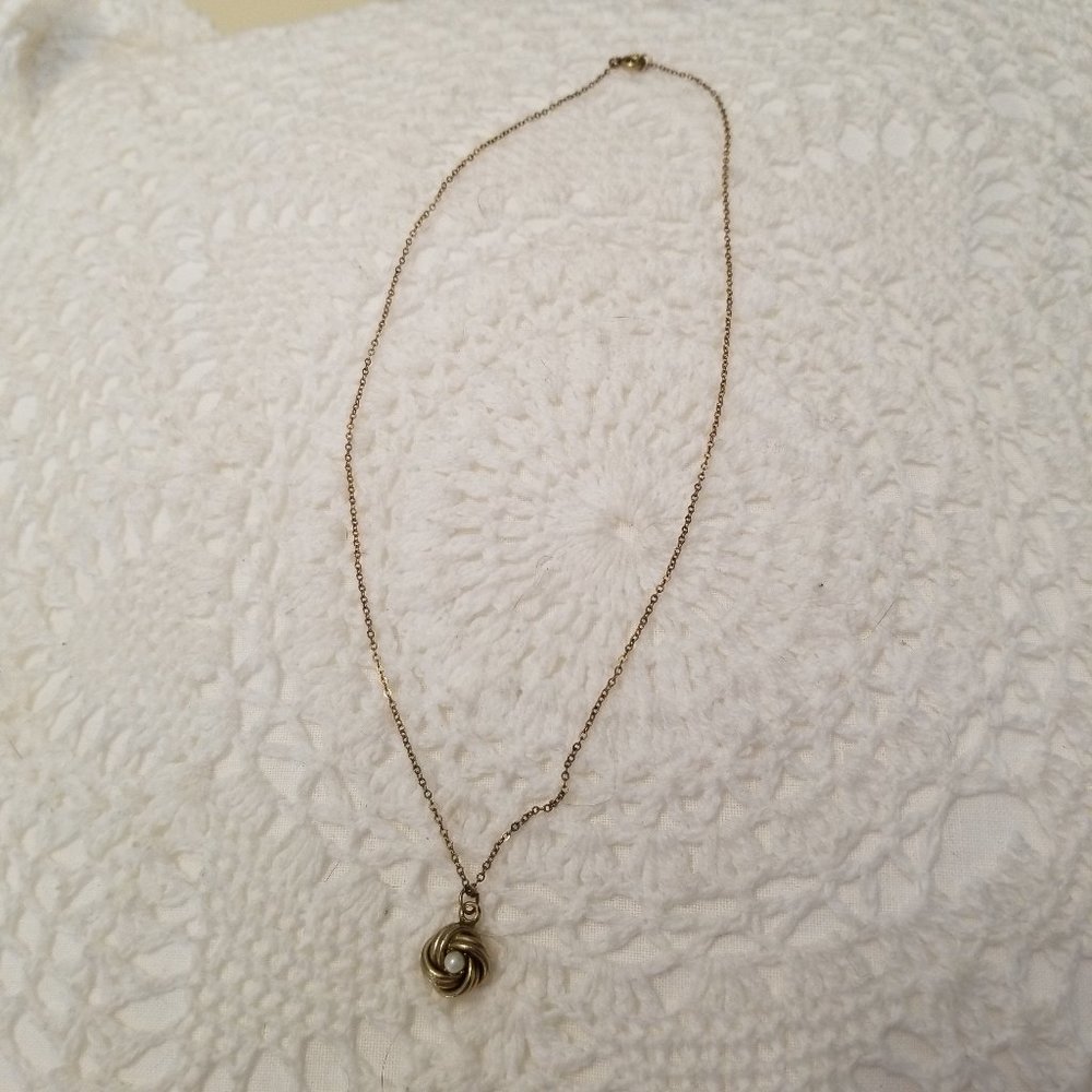 Gold-tone Necklace Knot With Pearl 7.5 inch Chain